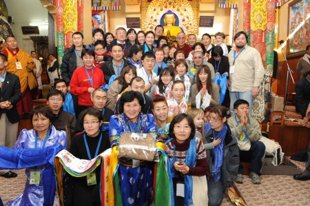 Фотографии Его Святейшества Далай-ламы с паломниками