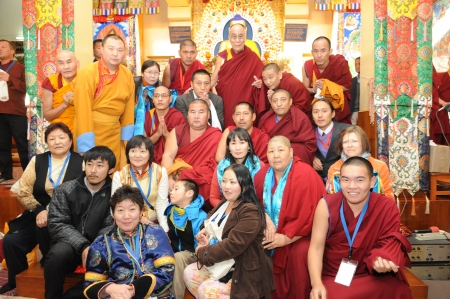 Фотографии Его Святейшества Далай-ламы с паломниками
