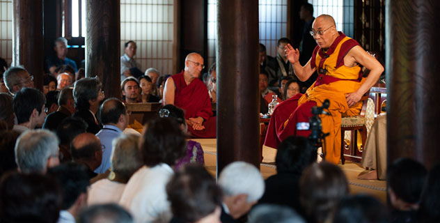 Далай-лама: Япония и Германия – страны, возродившиеся из пепла