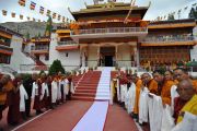 Монастырь Самтенлинг, украшенный флагами, перед прибытием Его Святейшества Далай-ламы. 20 июля 2010