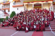 Далай-лама с монахами монастыря Самтенлинг перед отъездом в монастырь Ярма Гонбо. 23 июля 2020.