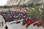 Свыше 7 тысяч буддистов слушают учения Дала-ламы по Алмазной сутре в монастыре Ярма Гонбо.