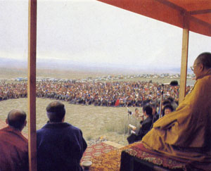 Лекция Далай-ламы XIV на центральной площади г. Кызыла, 20 сентября 1992