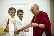 Его Святейшество Далай-лама с организаторами программы в Делийском университете. 10 августа 2010