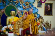 Его Святейшество дарует учения о Бодхичитте  в монастыре Дагпо Шедрублинг в Каисе, неподалеку от Манали, 17 августа 2010.