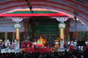 Его Святейшество Далай-лама выступает с приветственным адресом по случаю 50-й годовщины начала демократизации тибетского сообщества. 2 сентября 2010, Билакуппе, штат Карнатака, Индия.