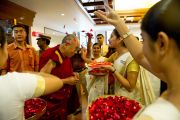 Приветствие Его Святейшества Далай-ламы по прибытию в Кочи, штат Керала, 4 сентября 2010
