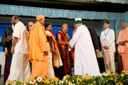 Его Святейшество Далай-лама приветствует делегатов 33-го Всемирного Конгресса Международной Ассоциации за свободу вероисповедания в  Catholic Renewal Center в Кочи, штат Керала, 4 сентября 2010