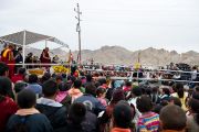 Его Святейшество Далай-лама выступает перед людьми, пострадавшими от наводнения в Чогласаре, Ладаке. 13 сентября 2010