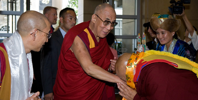 Далай-лама прибыл в Калифорнию