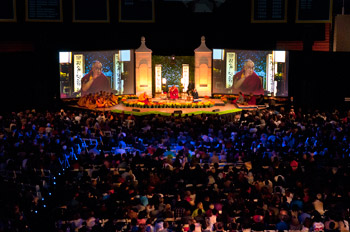 Далай-лама прочитал в университете Эмори лекцию о природе и практике сострадания