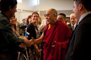 Его Святейшество Далай-лама с журналистами после пресс-конференции 17 октября 2010 г.