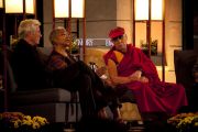 Ричард Гир, Элис Уокер и Далай-лама в университете Эмори, 19 октября 2010 г.