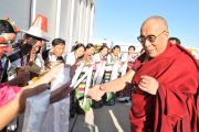 Тибетцы, живущие в Торонто, приветствуют Далай-ламу, 22 октября 2010 г.