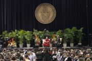 Далай-лама во время лекции «Поиски счастья в трудные времена» в университете Майами, 26 октября 2010 г.