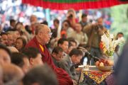 Далай-лама обращается с речью у частникам торжественной церемонии празднования 50-летия Тибетской детской деревни, Дхарамсала, 30 октября 2010 г.