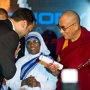 Далай-ламе вручили премию за действия в поддержку социальной справедливости