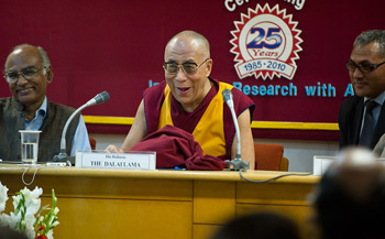 Далай-лама призвал к разоружению во имя всеобщего мира на Земле