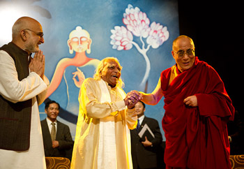 Йогические и буддийские техники тренировки ума и развития сострадания. Беседа Далай-ламы с Б.К.С.Айенгаром