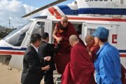 Далай-лама прилетел в Ниихмау на вертолете, 9 ноября 2010 г.