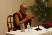 Его Святейшество Далай-лама на встрече с японскими журналистами. Хиросима, 15 ноября 2010 г.