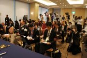 На пресс-конференции. Японские журналисты внимательно слушают Далай-ламу. Хиросима, 15 ноября 2010 г.