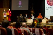 Далай-лама выступает на открытии XXII конференции под эгидой института "Ум и жизнь". Нью-Дели, 21 ноября. Фото: Тензин Чойджор, ОЕСДЛ