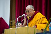 Его Святейшество Далай-лама выступает перед конференции "Наука и духовность" в Институте тибетологии "Намгьял" в Гангтоке, Сикким. 20 декабря 2010. Фото: Тензин Чойджор (Офис ЕСДЛ)