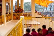 Его Святейшество Далай-лама дает учения в институте буддологии в Салугаре, Западная Бенгалия, 23 декабря 2010. Фото Тензин Чойджор (Офис ЕСДЛ)