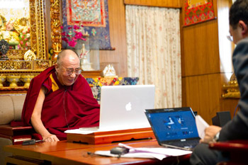 Далай-лама провел видеоконференцию с китайскими правозащитниками