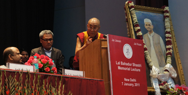 Искоренить коррупцию можно только укрепляя самодисциплину и нравственную этику - Далай-лама