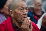 На учениях Его Святейшества Далай-ламы в Сарнатхе, Индия, 13 января 2011. Фото: Тензин Чойджор (Офис ЕСДЛ)