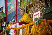 Его Святейшество Далай-лама во время учений в Сарнатхе, Индия, 15 января 2011. Фото: Тензин Чойджор (Офис ЕСДЛ)