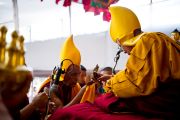 Во время молебна о долголетии Его Святейшества Далай-ламы, Сарнатх, Индия, 16 января 2011. Фото: Тензин Чойджор (Офис ЕСДЛ)