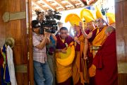 Его Святейшество Далай-лама освятил новый молитвенный зал в монастыре Рато в Мандгоде. Карнатака, Индия, 31 января 2011. Фото: Тензин Чойджор (офис ЕСДЛ)