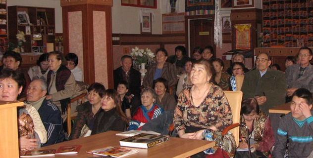 Выступление Далай-ламы в Индии смотрели в главном храме Калмыкии