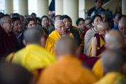 Профессор Самдонг Ринпоче и другие члены Центральной тибетской администрации слушают Далай-ламу. Дхрамасала, Индия. 19 марта 2011. Фото: Тензин Чойджор (Офис ЕСДЛ)
