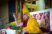 Его Святейшество Далай-лама во время учений по Джатакам в Дхарамсале, Индия. 19 марта 2011. Фото: Тензин Чойджор (Офис ЕСДЛ)