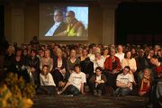 Во время выступления Его Святейшества Далай-ламы на форуме "Возможности 2011" в Дублине, Ирландия. 13 апреля 2011. Фото: Тензин Такла (Офис ЕСДЛ)