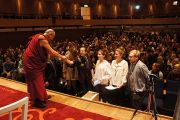 Его Святейшество Далай-лама на встрече с учащимися школ (13-19 лет) в городской ратуше. Лунд, Швеция. 17 апреля 2011.