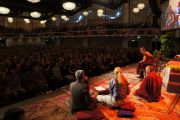Около 2500 человек собрались послушать лекцию Его Святейшества Далай-ламы "Что такое жизнь?". Копенгаген, Дания. 18 апреля 2011