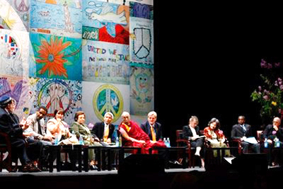 Далай-лама выступил на саммите в Ньюарке, посвященном вопросам миротворчества