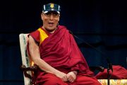 Его Святейшество Далай-лама читает лекцию "Сострадание и глобальное лидерство" в Калифорнийском университете в Ирвайне. 4 мая 2011