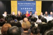 Его Святейшество Далай-лама, китайские студенты и ученые во время дискуссии о современном положении тибетского буддизма. Миннеаполис, штат Миннесота. 7 мая 2011.
