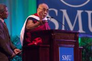 Его Святейшество Далай-лама выступает на 10-м Хартовском форуме глобальных лидеров в Южном методистском университете. Даллас, штат Техас. 9 мая 2011. Фото: David Leeson