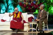 Его Святейшество Далай-лама отвечает на вопросы слушателей на 10-м Хартовском форуме глобальных лидеров в Южном методистском университете. Даллас, штат Техас. 9 мая 2011. Фото: Clayton T Smith