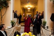 Его Святейшество Далай-лама обращается к гостям на официальном обеде. Ньюарк, штат Нью-Джерси. 13 мая 2011. Фото: Raymond Adams