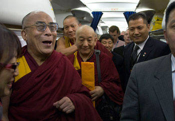 Далай-лама завершил учения в Мельбурне и направился в Канберру