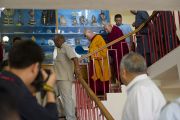 Его Святейшеству Далай-ламе показывают здание секретариата Кашага (кабинета министров) Центральной тибетской администрации. Дхарамсала, Индия. 2 июня 2011. Фото: Тензин Чойджор, ОЕСДЛ