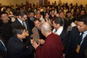 Его Святейшество Далай-лама во время встречи с членами общества китайско-тибетской дружбы. Мельбурн, Австралия. 12 июня 2011. Фото: Rusty Stewart/DLAI